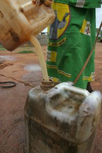 © Pierre Holtz - UNICEF, hdptcar from Bangui, Central African Republic - Unsafe drinking water 03