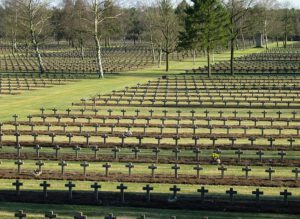 Der Soldatenfriedhof in Lommel (Belgien) ist der größte deutsche Soldatenfriedhof des Zweiten Weltkriegs im westeuropäischen Ausland. Auf einer Fläche von insgesamt 16 ha (427 × 350 m) liegen hier 542 Gefallene aus dem Ersten Weltkrieg und 38.569 Gefallene aus dem Zweiten Weltkrieg. Der Friedhof ist in 63 Felder mit bis zu 28 Reihen und 640 Gräbern gegliedert. Für jeweils zwei Gefallene wurde ein Kreuz gesetzt. In einigen Fällen liegen bis zu neun Soldaten in einem Grab. Ihre Daten sind in Metallschilder eingraviert, die auf beiden Seiten des Kreuzes angebracht wurden.
