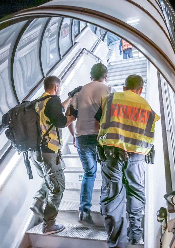 Abschiebungen als Strafe?